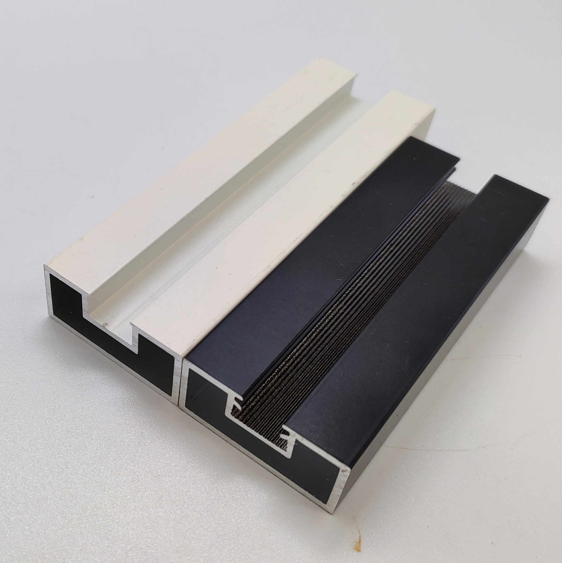 河北夏洛特建材 20 年深耕 极窄铝型材赋能厨房阳台门新美学